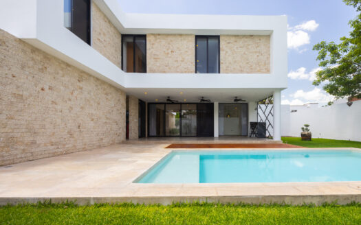 Residencia de Lujo con Paneles Solares en Privada Exclusiva – Manantiales de Cocoyoles